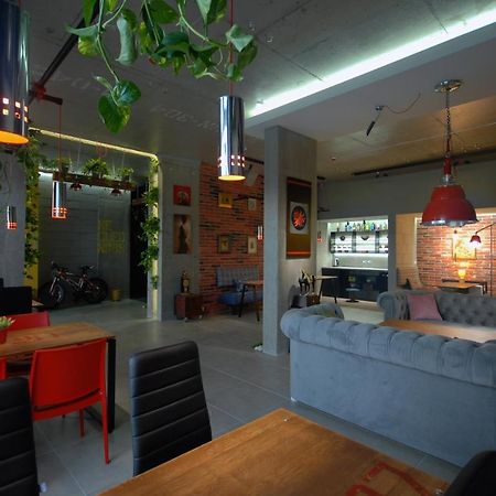 Cubby Hotel Львов Экстерьер фото