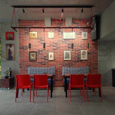 Cubby Hotel Львов Экстерьер фото