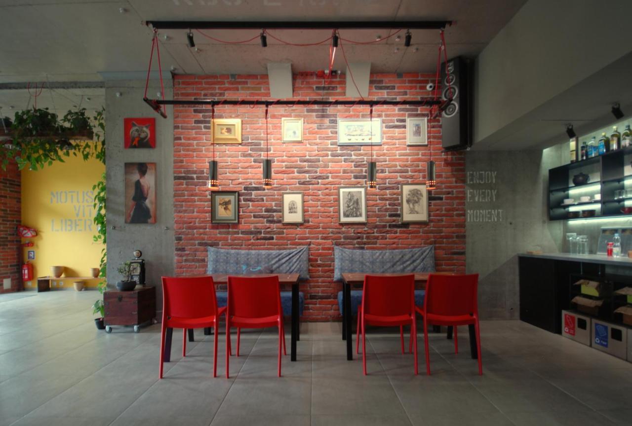 Cubby Hotel Львов Экстерьер фото